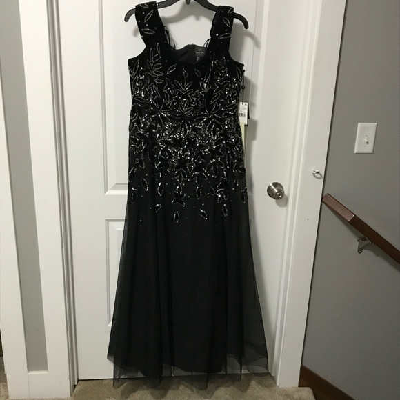 Adrianna Papell Beaded Black Velvet Maxi /Formal Size 16 NWT - Picture 2 of 5
